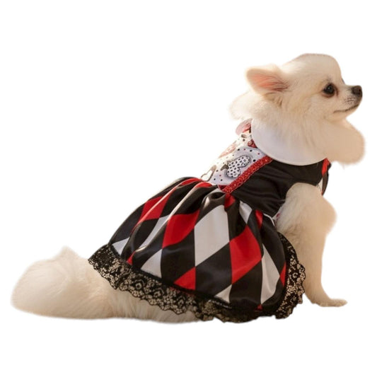 Disfraz de Reina de Corazones para perrita chihuahua blanca