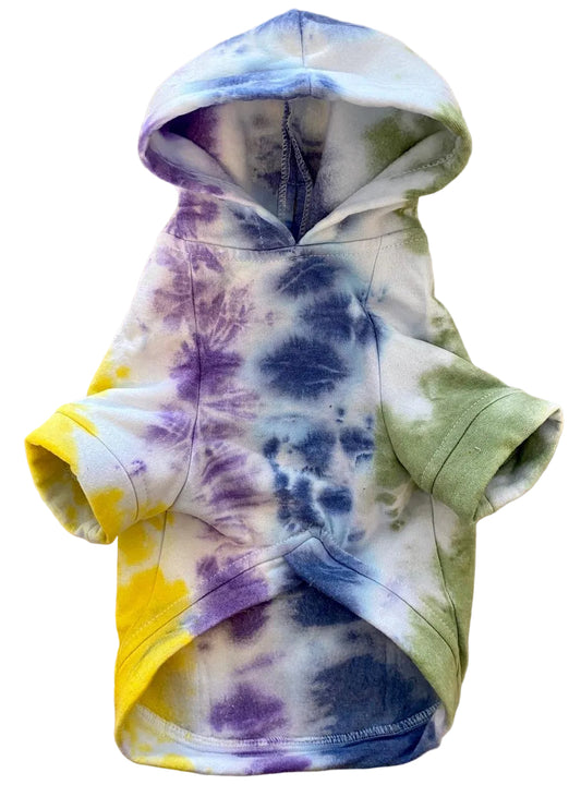 Sudadera artesanal para perro chico con diseño tie dye morado y amarillo, colección única