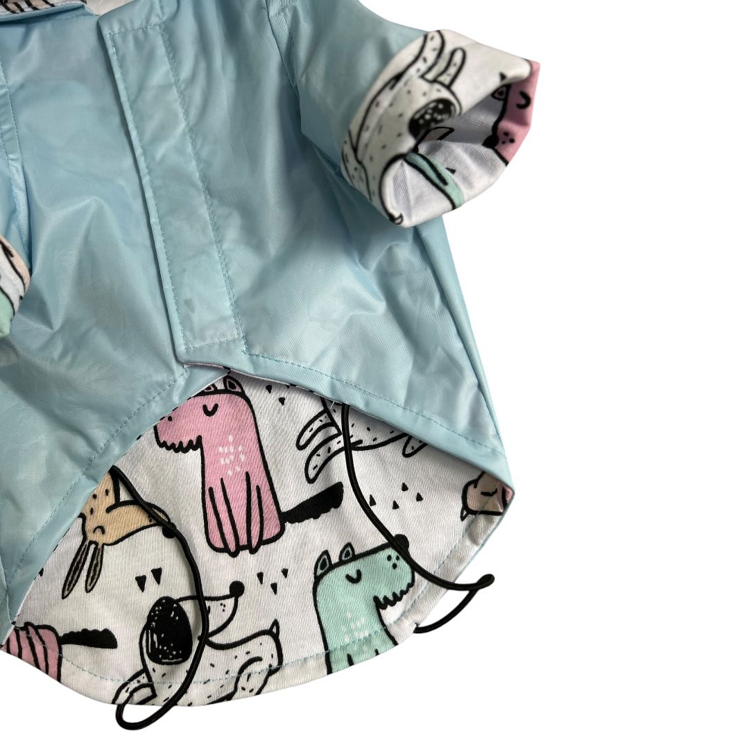 Foto 2
Interior de forro con estampado de perritos en capa de lluvia azul para perro