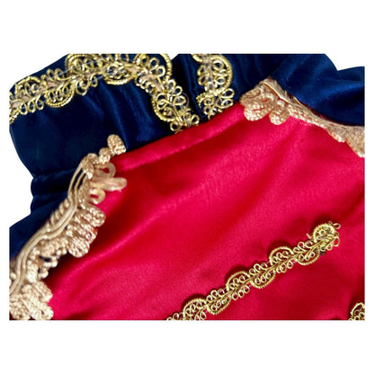 Detalle de los bordes dorados y falda de tul del Casca 
