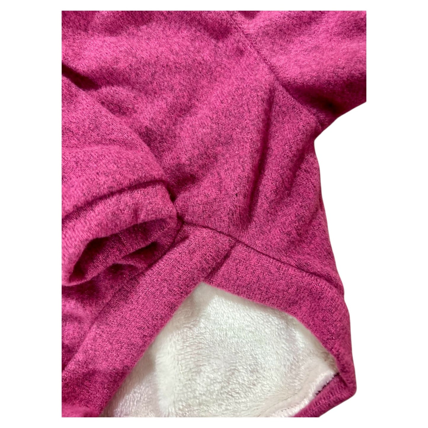 Interior del sueter oslo rosa con forro blanco afelpado