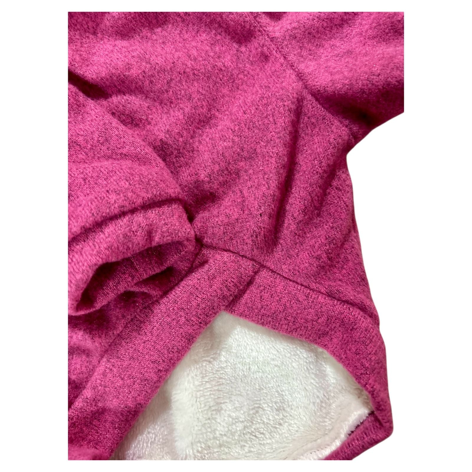 Interior del sueter oslo rosa con forro blanco afelpado