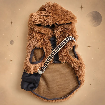 Disfraz de Chewbacca para perro en color café, con diseño de peluche de pelo largo y detalles de personaje