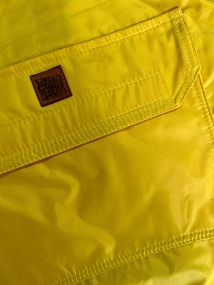 Foto 6
Etiqueta de calidad en impermeable para perro amarillo Zona de Perros