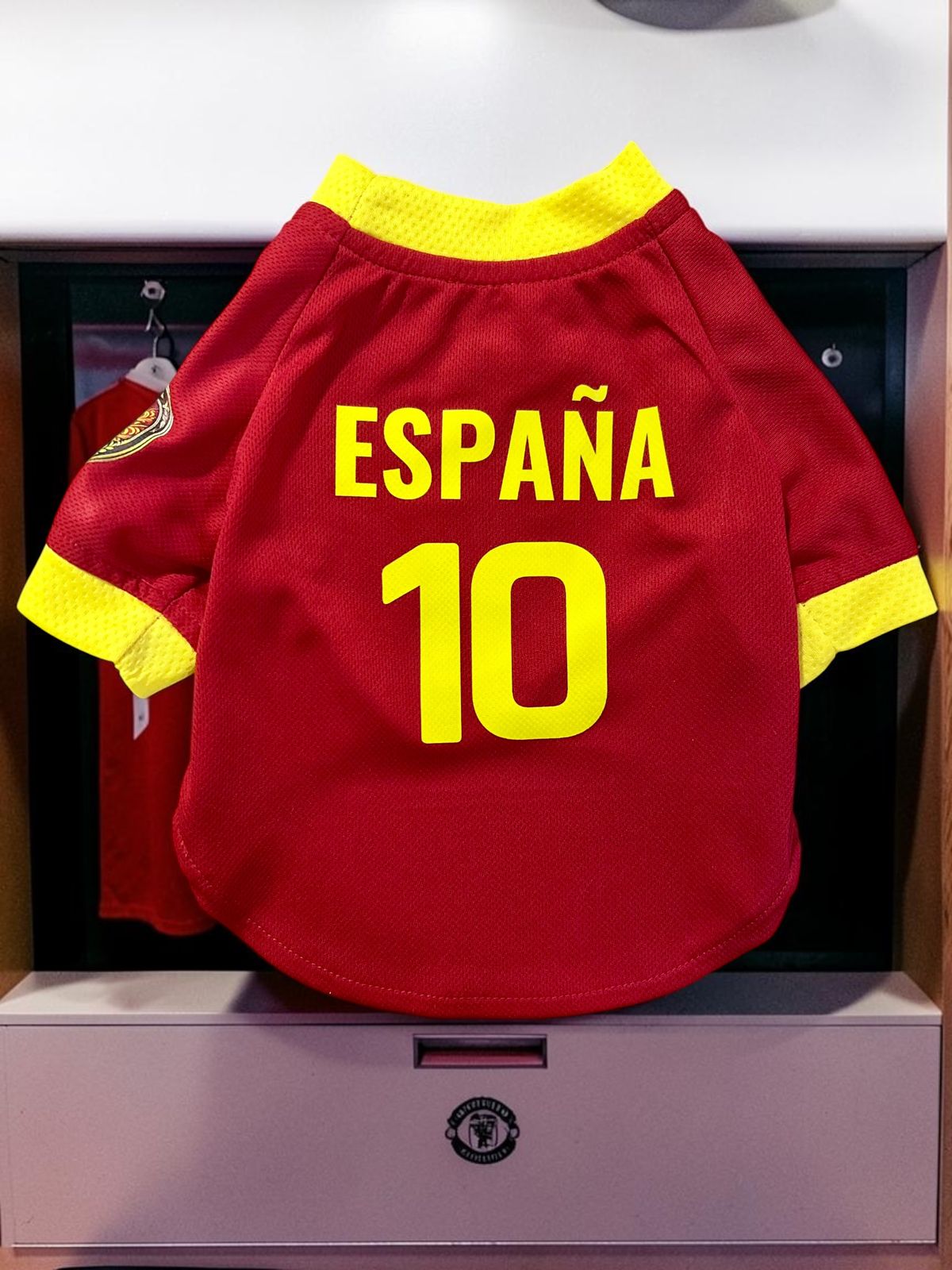 Jersey para perro España número 10, vista trasera, rojo y amarillo, ropa deportiva mascotas