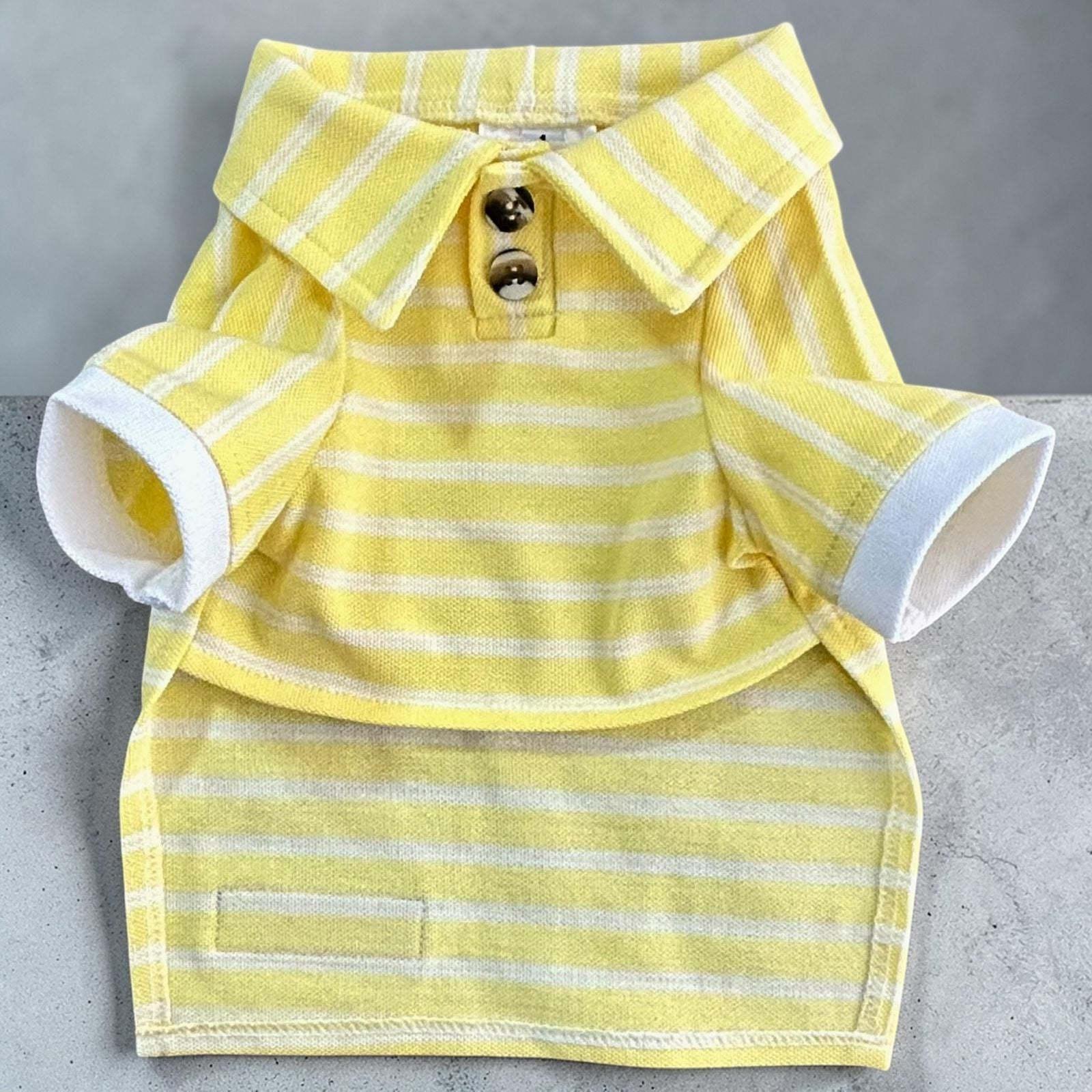 Playera polo amarilla a rayas para perro ropa de primavera.
