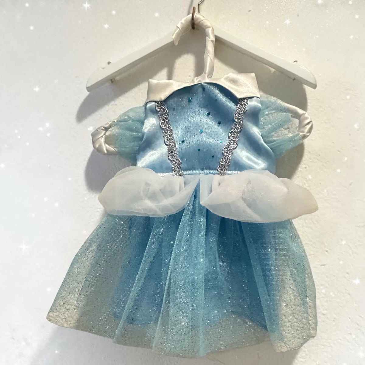 Vestido azul de Aurora para perro con diseño inspirado en princesa