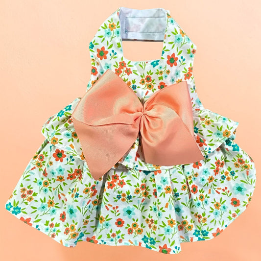 Vestido de primavera para perrita con flores y moño gigante color durazno